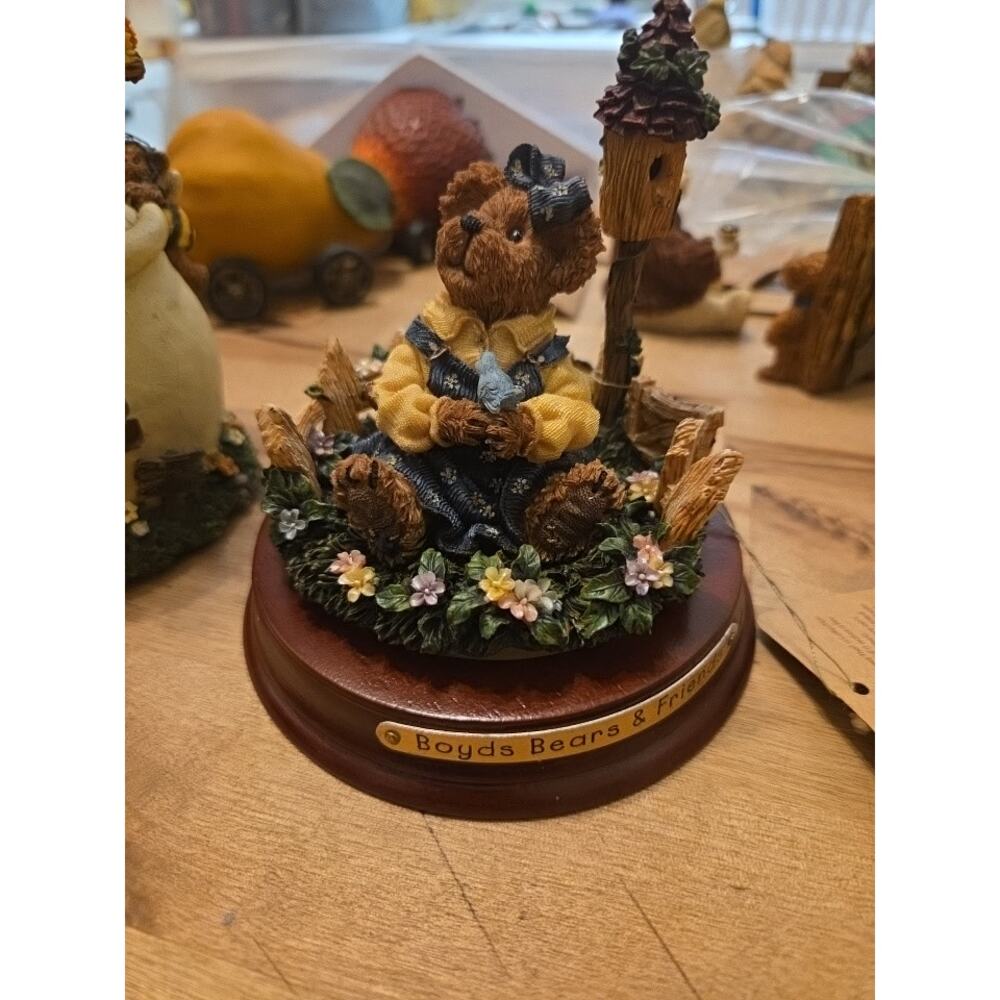 Boyds #651218-1Large Candle Topper"Carolyn....Backyard Friends Are Best"
